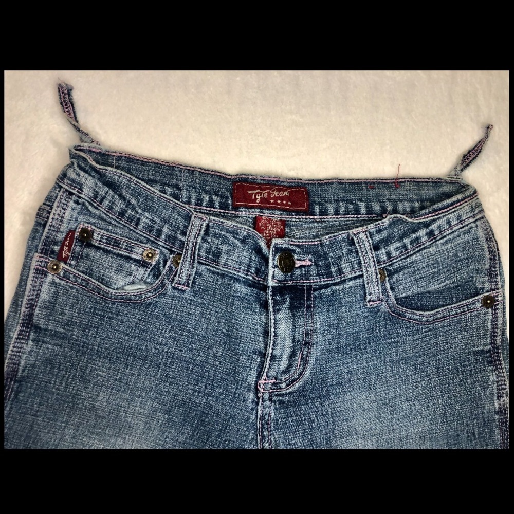 BOGO 50% OFF ALL BOTTOMS! Blue jeans with pink threading!👖 - Picture 2 of 6
